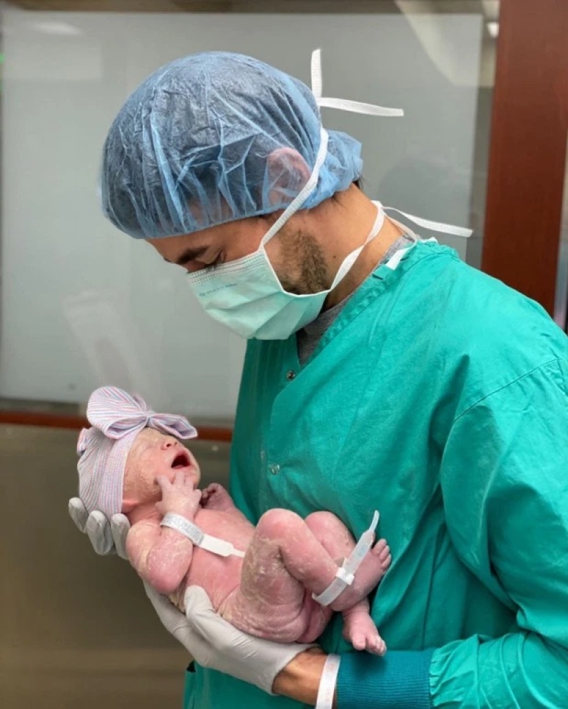 Reposición en la familia de las estrellas: Anna Kournikova y Enrique Iglesias tienen una hija Reposición en la familia de las estrellas: Anna Kournikova y Enrique Iglesias tienen una hija