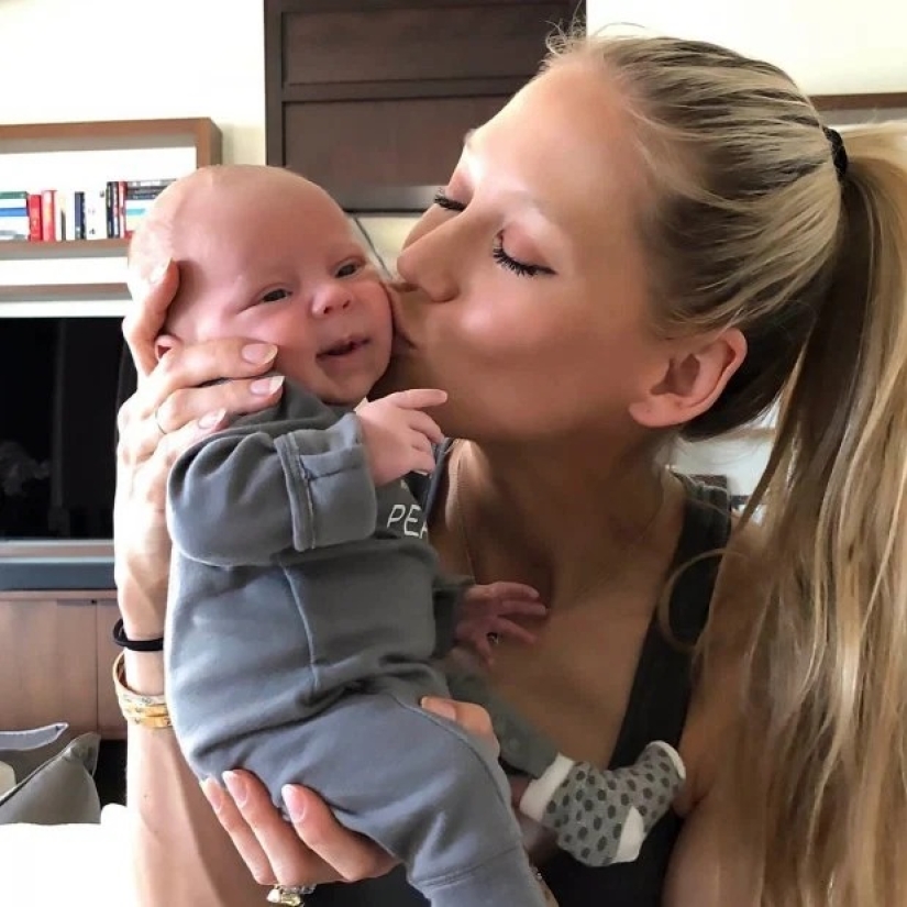 Reposición en la familia de las estrellas: Anna Kournikova y Enrique Iglesias tienen una hija Reposición en la familia de las estrellas: Anna Kournikova y Enrique Iglesias tienen una hija