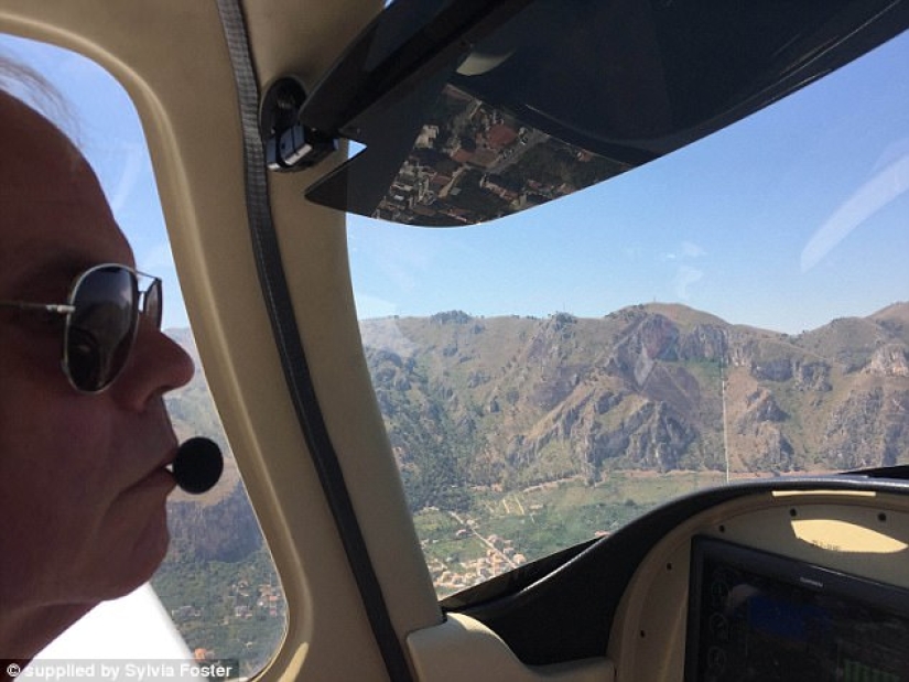 Retired and started living: an elderly couple built a plane and flew around the world