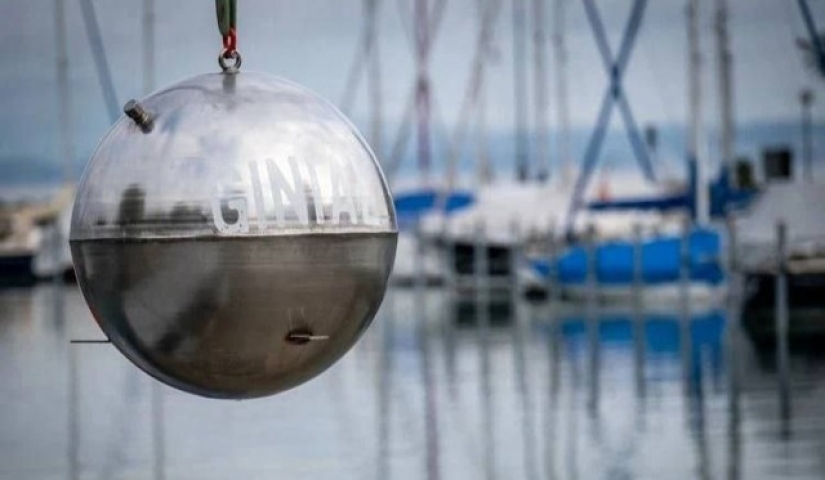 roban 230 litros de ginebra del fondo de un lago en Suiza