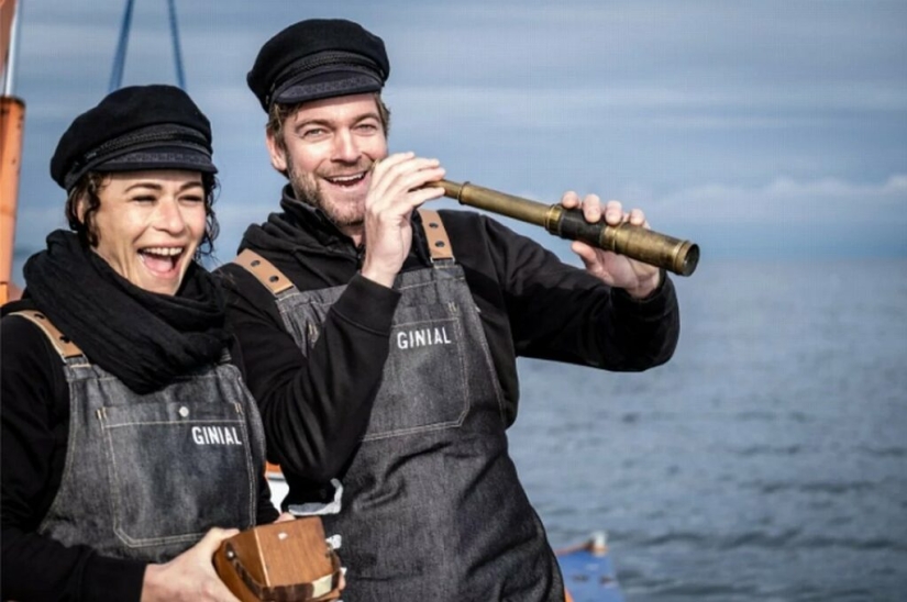 roban 230 litros de ginebra del fondo de un lago en Suiza