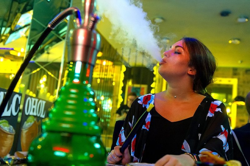 Roman with smoke: Moscow hookah bars "breed" customers through dating sites Roman with smoke: Moscow hookah bars "breed" customers through dating sites