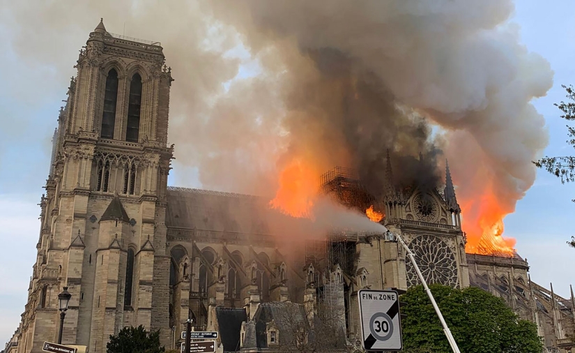 Salma Hayek's husband will give 100 million euros to restore the burnt-down Notre Dame Cathedral