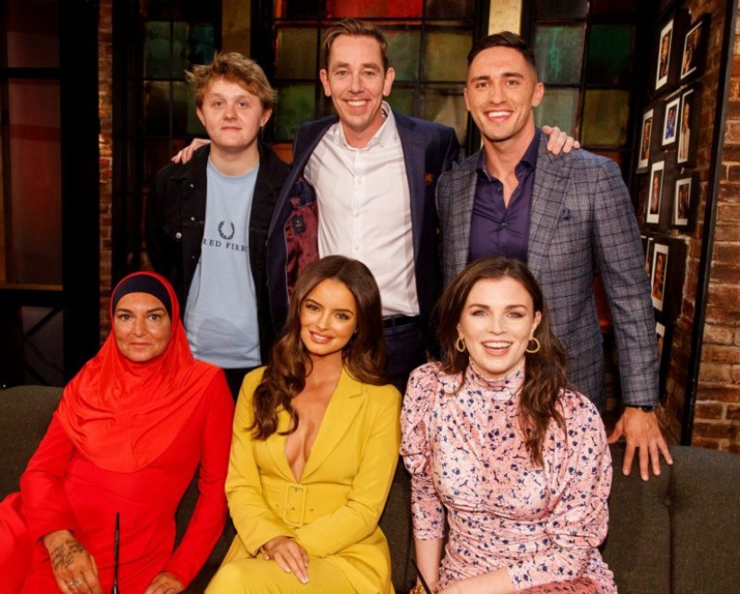 Scandalous Irish singer Sinead O'Connor appeared on a TV show in an Islamic outfit Scandalous Irish singer Sinead O'Connor appeared on a TV show in an Islamic outfit