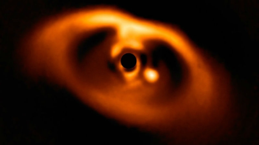 Scientists managed to capture the birth of the planet for the first time