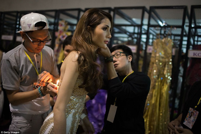 Se llevó a cabo un concurso de belleza en Pattaya entre hermosas damas que... nacieron hombres Se llevó a cabo un concurso de belleza en Pattaya entre hermosas damas que... nacieron hombres