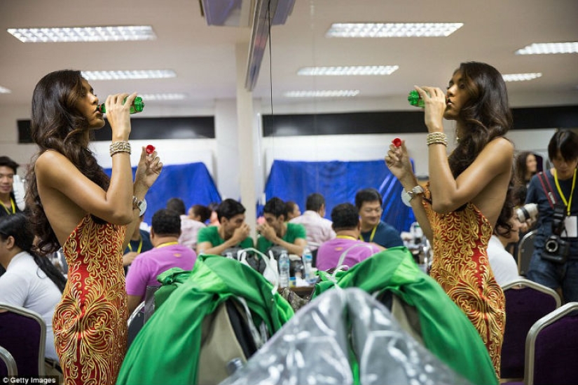 Se llevó a cabo un concurso de belleza en Pattaya entre hermosas damas que... nacieron hombres Se llevó a cabo un concurso de belleza en Pattaya entre hermosas damas que... nacieron hombres