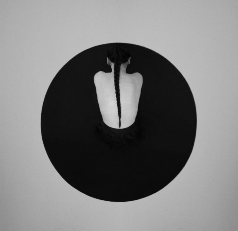 Self-portraits of this girl confuse all thoughts in my head Self-portraits of this girl confuse all thoughts in my head