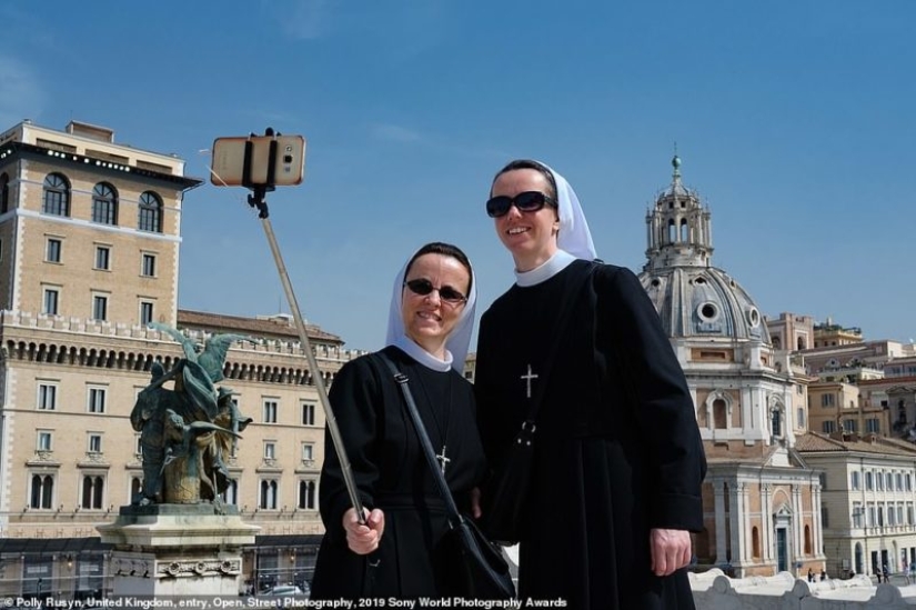 Selfies of nuns, fascinating iceberg and debauchery in Jerusalem: who will be the winner of the Sony World Photography Awards 2019