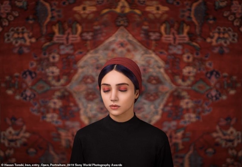 Selfies of nuns, fascinating iceberg and debauchery in Jerusalem: who will be the winner of the Sony World Photography Awards 2019