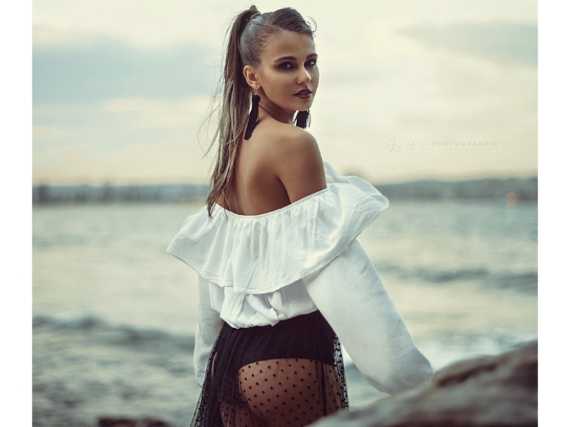 Sensual pictures of beautiful girls by Julien Fischer
