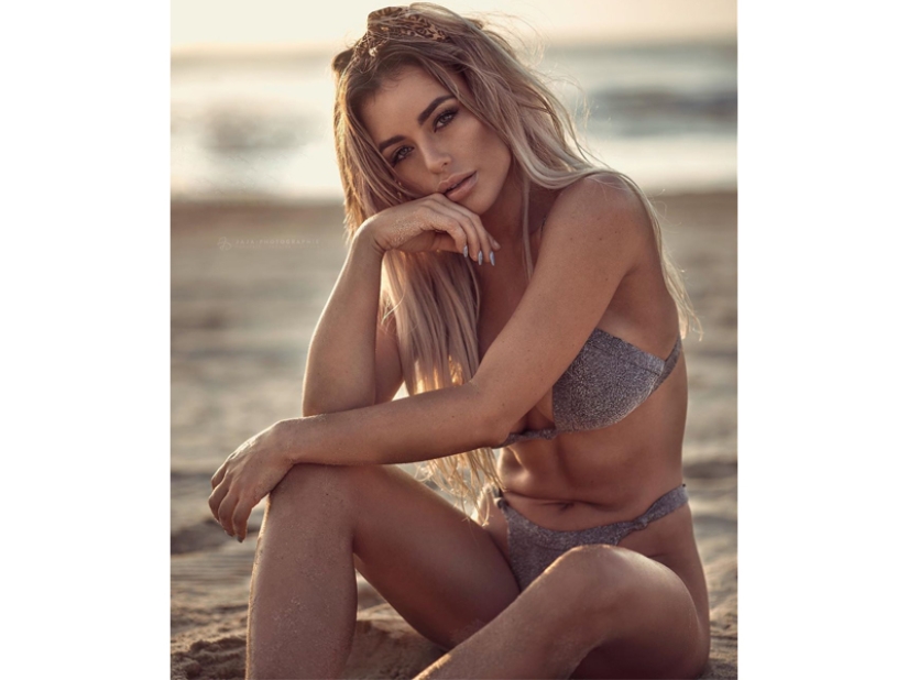 Sensual pictures of beautiful girls by Julien Fischer