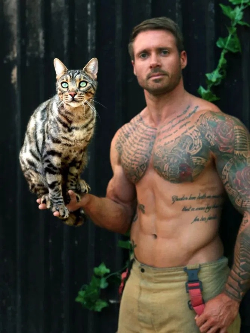 Sesión de fotos incendiaria: bomberos australianos calientes filmados con animales lindos para el calendario Sesión de fotos incendiaria: bomberos australianos calientes filmados con animales lindos para el calendario