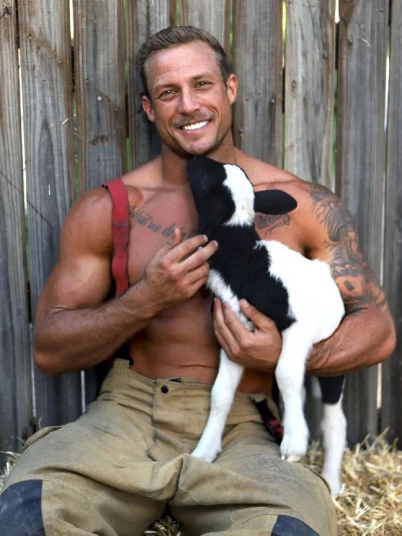Sesión de fotos incendiaria: bomberos australianos calientes filmados con animales lindos para el calendario Sesión de fotos incendiaria: bomberos australianos calientes filmados con animales lindos para el calendario