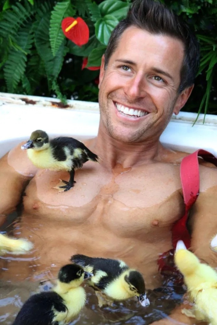 Sesión de fotos incendiaria: bomberos australianos calientes filmados con animales lindos para el calendario Sesión de fotos incendiaria: bomberos australianos calientes filmados con animales lindos para el calendario