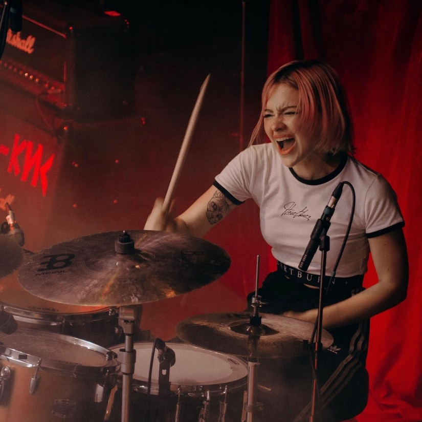 "Sex and punk rock": 15 photos of the charming drummer of the St. Petersburg group "Kis-Kis" "Sex and punk rock": 15 photos of the charming drummer of the St. Petersburg group "Kis-Kis"