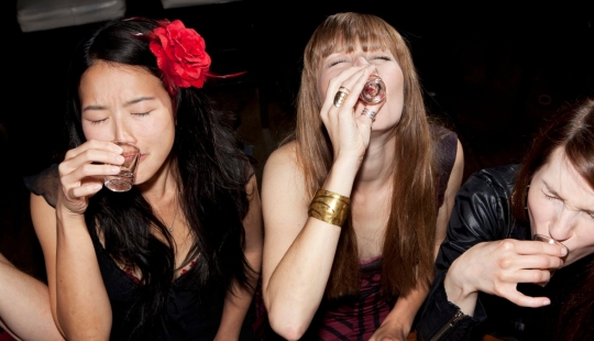 Sexo en una cabeza borracha: confesiones de mujeres que no se acuestan con hombres en estado sobrio Sexo en una cabeza borracha: confesiones de mujeres que no se acuestan con hombres en estado sobrio