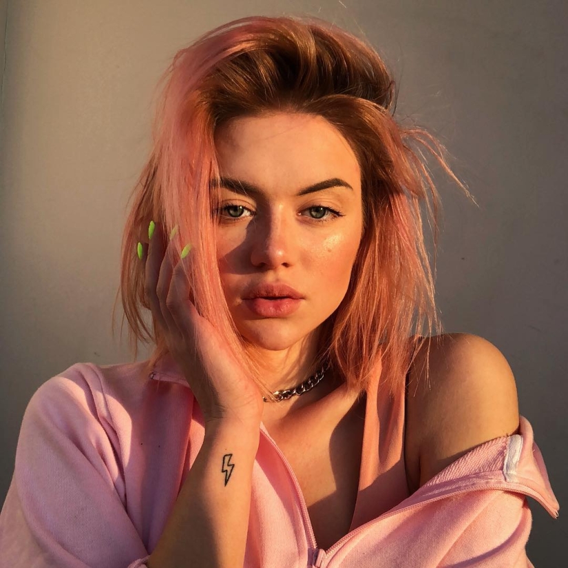 "Sexo y punk rock": 15 fotos del encantador baterista del grupo de San Petersburgo "Kis-Kis"