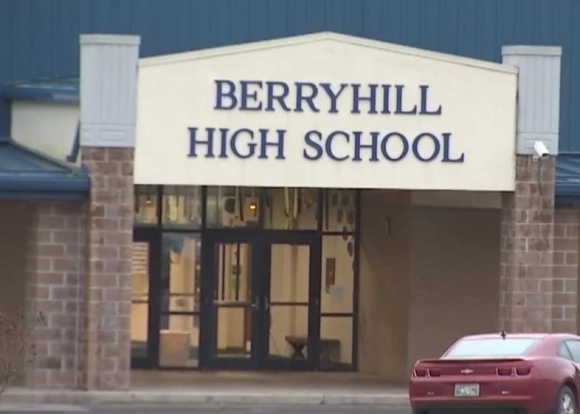 Shall we figure it out for three? A teacher and a school employee wanted to have a threesome with a high school student