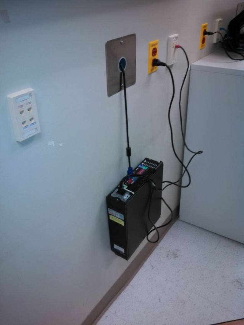 Shots that will make a normal IT specialist shudder with horror Shots that will make a normal IT specialist shudder with horror