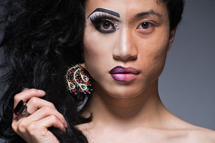 Show your face: Travesty divas with and without makeup in Leland Bobb's project