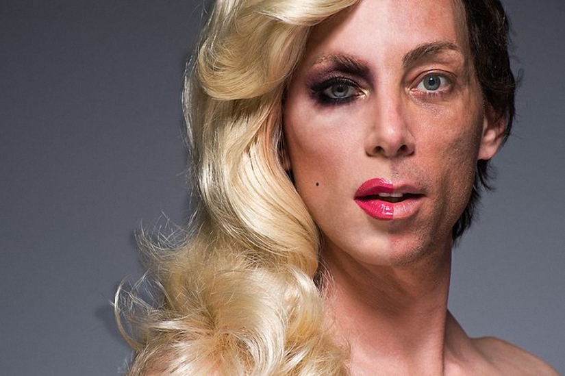 Show your face: Travesty divas with and without makeup in Leland Bobb's project