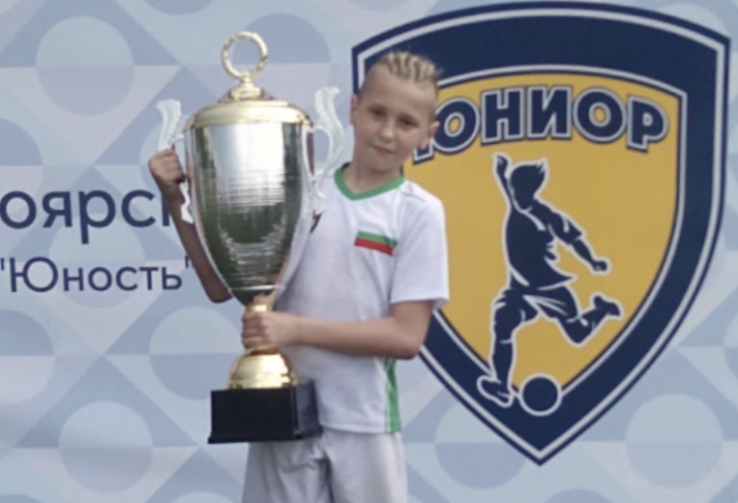 Siberiano Zlatan Ibrahimovich: un escolar ruso tiene problemas por su peinado Siberiano Zlatan Ibrahimovich: un escolar ruso tiene problemas por su peinado