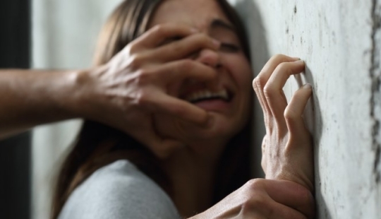 Siempre listo! Director indio instó a las mujeres a no resistir a los violadores Siempre listo! Director indio instó a las mujeres a no resistir a los violadores