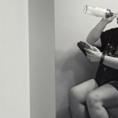 Sin espacio personal, descanso y sueño: la fotógrafa mostró fotos honestas sobre lo que es ser madre