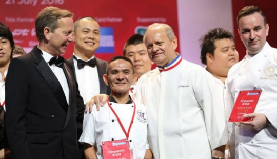 Singapore street food vendor gets Michelin star