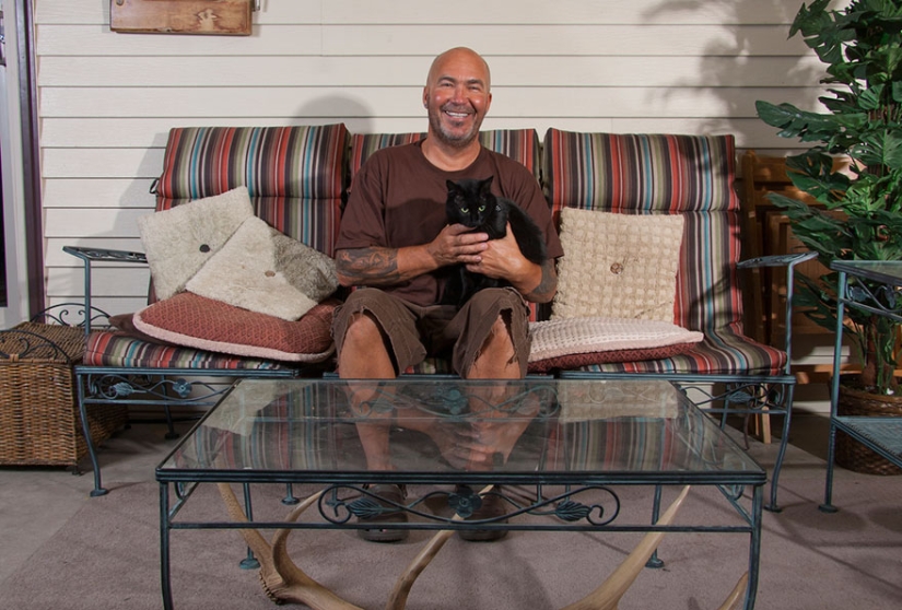 Single men and their cats Single men and their cats