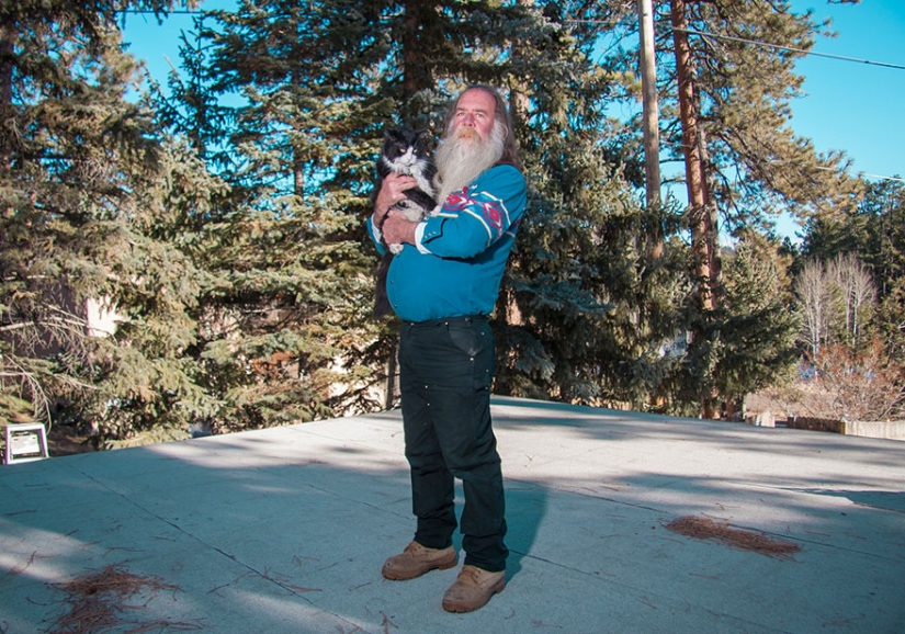 Single men and their cats Single men and their cats