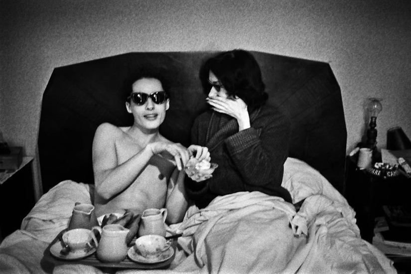 Sleepless nights in the red light district: how french transsexuals lived in the early 60s