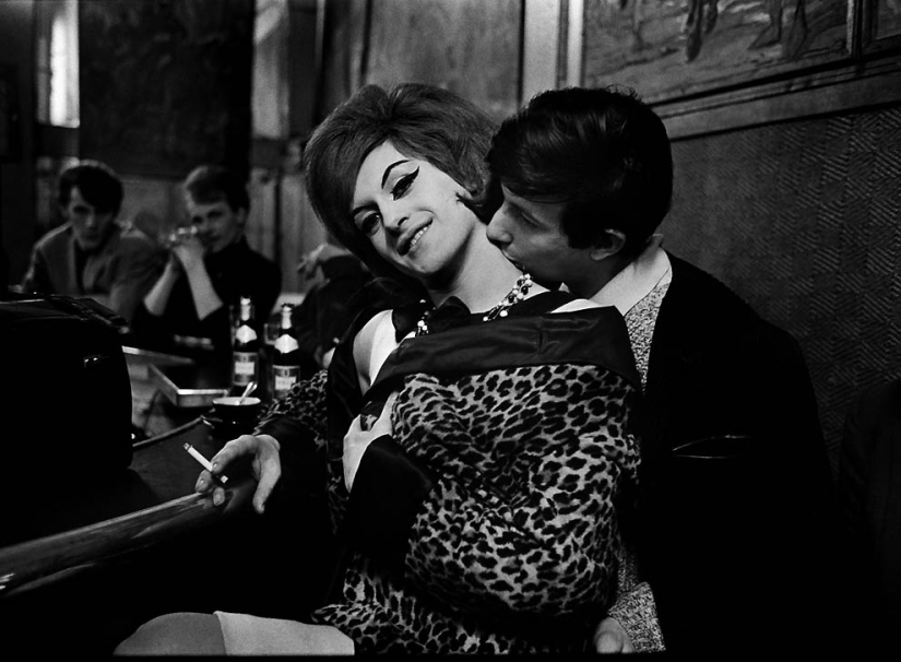 Sleepless nights in the red light district: how french transsexuals lived in the early 60s