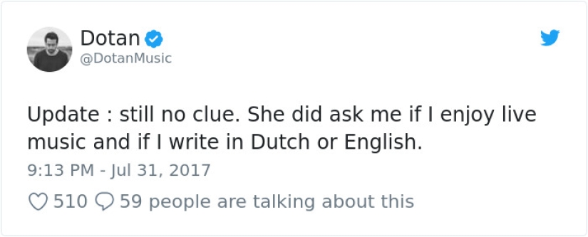 "So it's me": the girl listened to music all the way, unaware that her performer was sitting in the next chair "So it's me": the girl listened to music all the way, unaware that her performer was sitting in the next chair