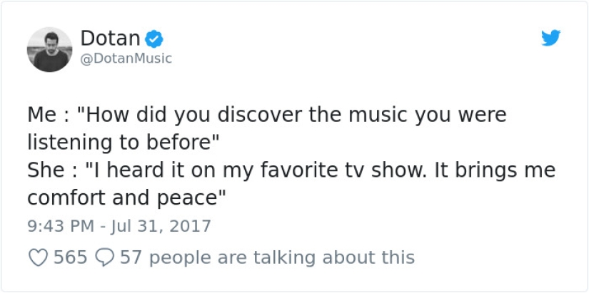 "So it's me": the girl listened to music all the way, unaware that her performer was sitting in the next chair "So it's me": the girl listened to music all the way, unaware that her performer was sitting in the next chair