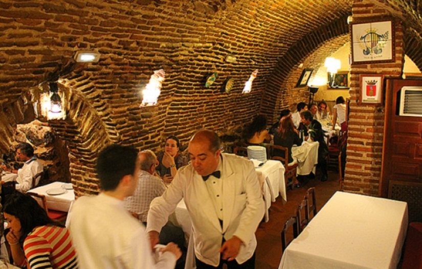 Sobrino de Botin: the oldest restaurant in Europe that Hemingway loved and where Goya worked part-time in his youth