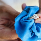 Soda, foil, boiling water: here is a great way to quickly and effectively clean jewelry Soda, foil, boiling water: here is a great way to quickly and effectively clean jewelry