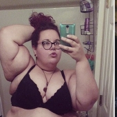 "Solo duermo con los delgados": una niña de 190 kilogramos de los Estados Unidos contó sobre sus preferencias sexuales