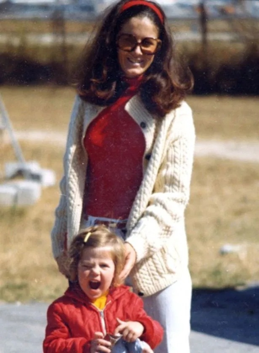 "Soy fea y ningún maquillaje ayuda": cómo la apariencia poco atractiva ha arruinado la vida de una mujer "Soy fea y ningún maquillaje ayuda": cómo la apariencia poco atractiva ha arruinado la vida de una mujer