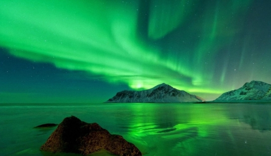 Spectacular spectacle in the Lofoten Islands Spectacular spectacle in the Lofoten Islands