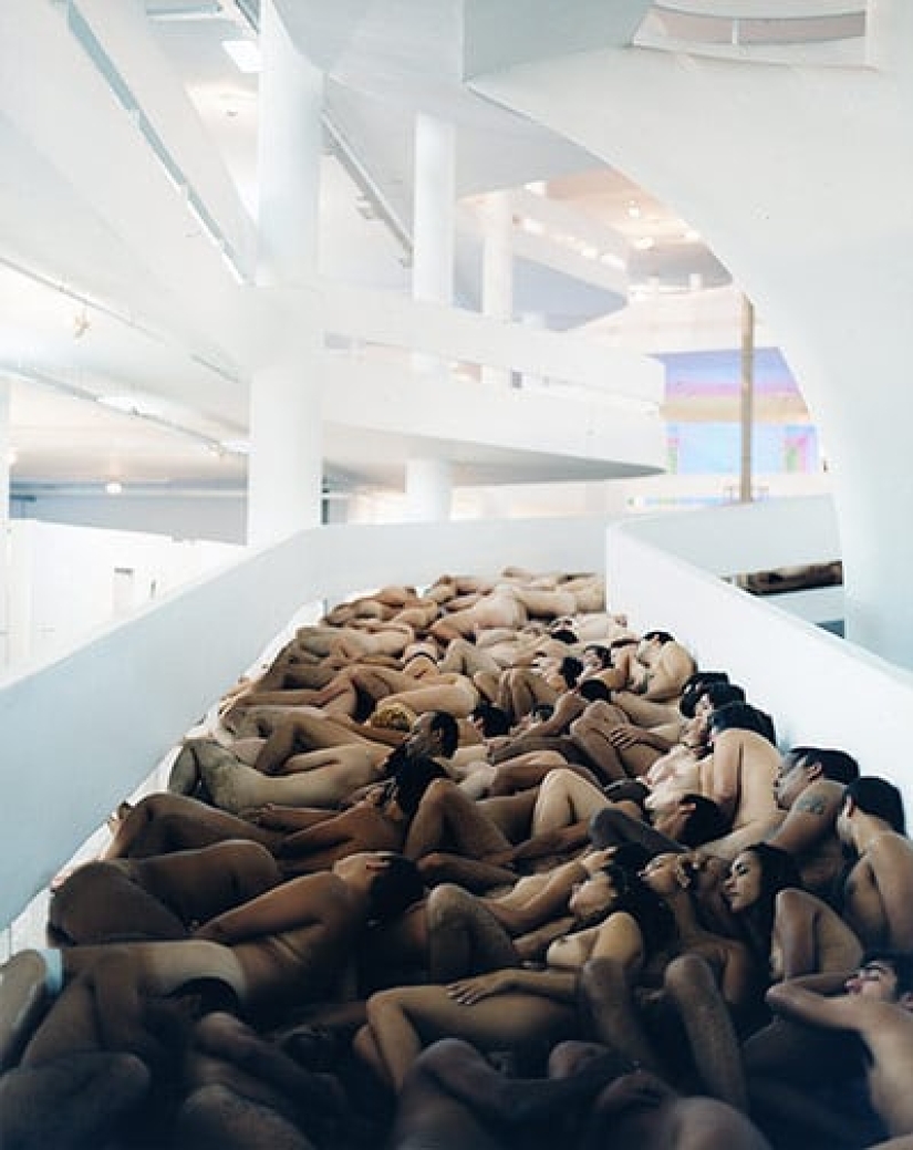 Spencer Tunick volverá a desnudar a todos en las calles de Melbourne, a pesar del clima