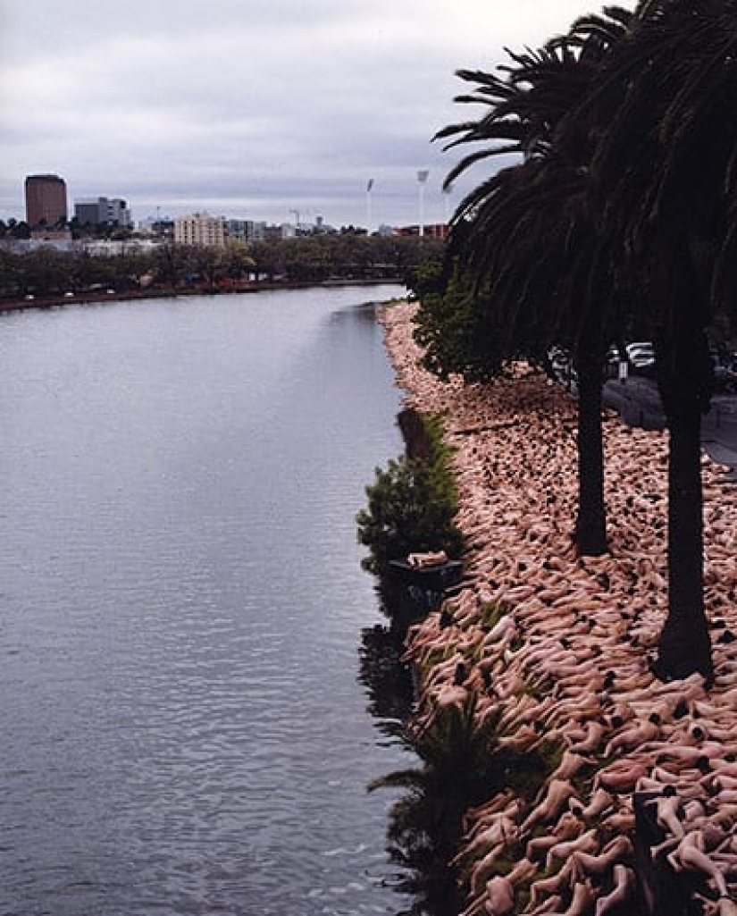 Spencer Tunick volverá a desnudar a todos en las calles de Melbourne, a pesar del clima