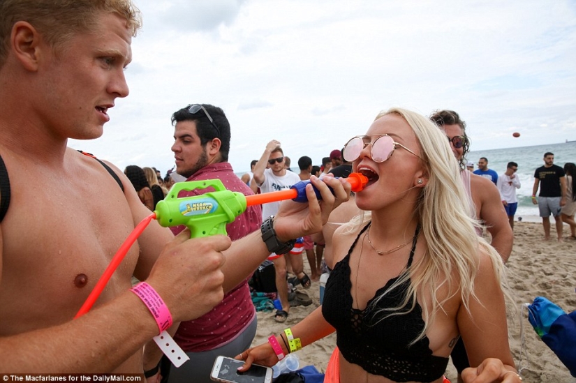 "Spring is coming, make way for spring!": student drunken parties in the USA "Spring is coming, make way for spring!": student drunken parties in the USA