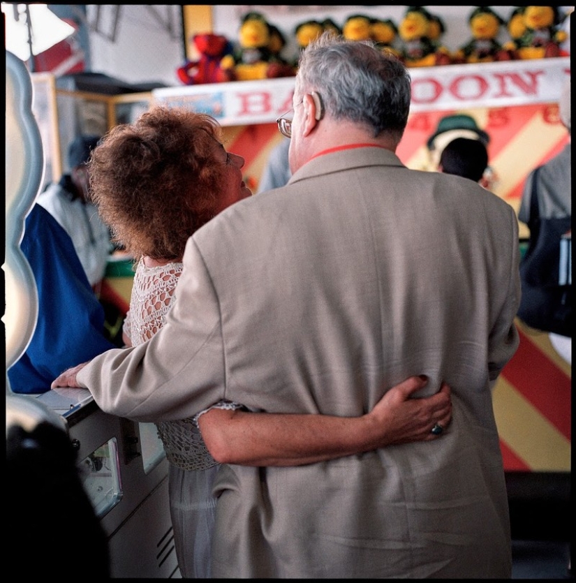 Street portraits of Americans by Mike Peters