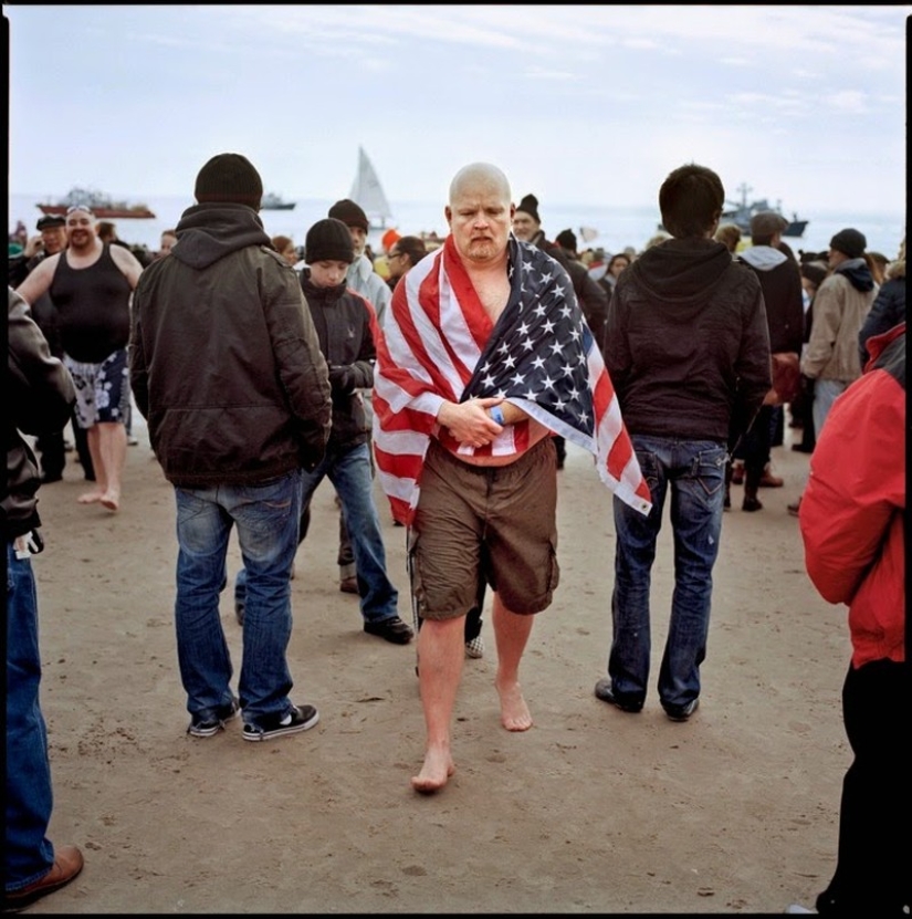Street portraits of Americans by Mike Peters