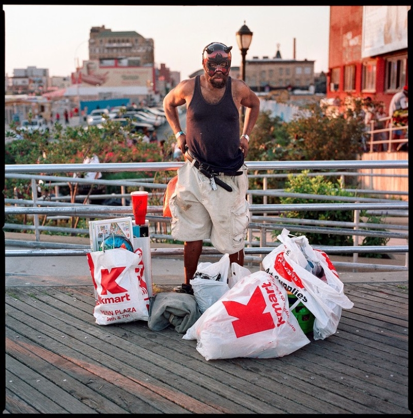 Street portraits of Americans by Mike Peters