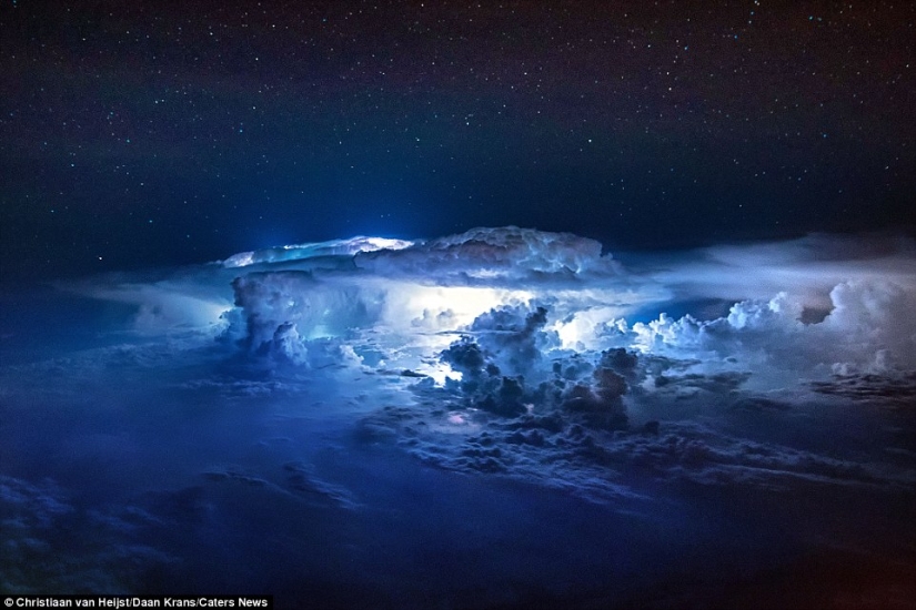 Stunning photos taken from the cockpit of an airliner