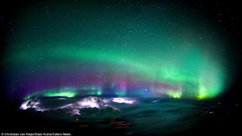 Stunning photos taken from the cockpit of an airliner