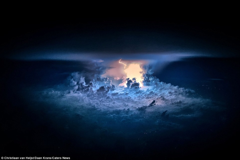 Stunning photos taken from the cockpit of an airliner